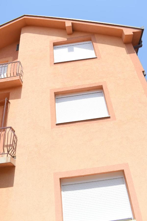 Apartments Holiday Vranje Exteriör bild